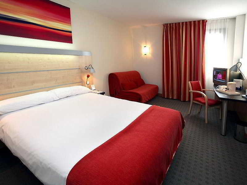 Express By Ihg Hotel 3*